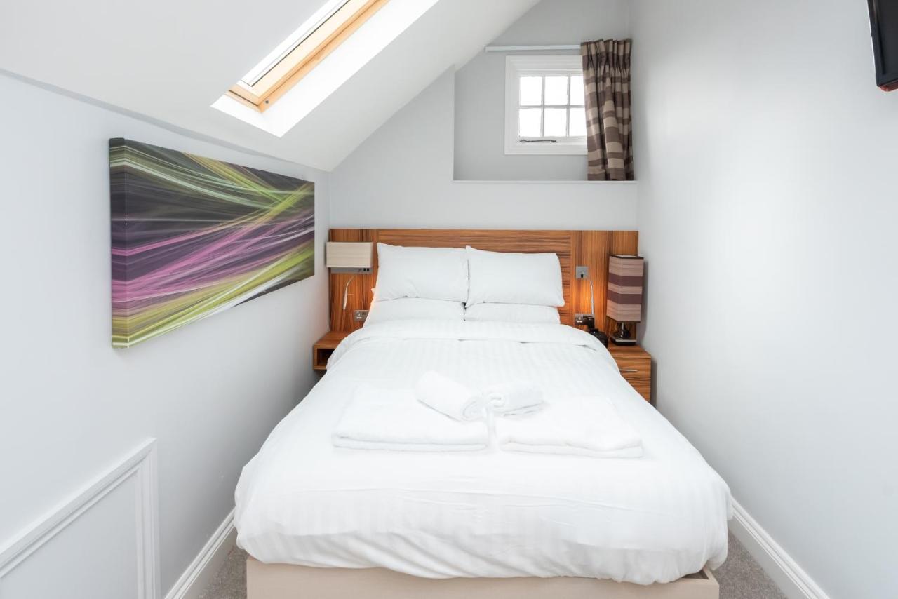 Uno Hotel Heathrow Windsor スラウ エクステリア 写真