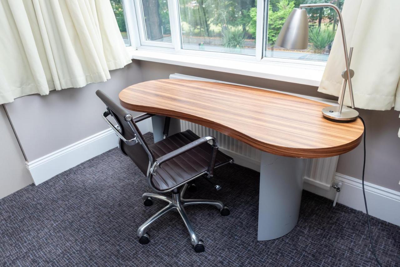 Uno Hotel Heathrow Windsor スラウ エクステリア 写真