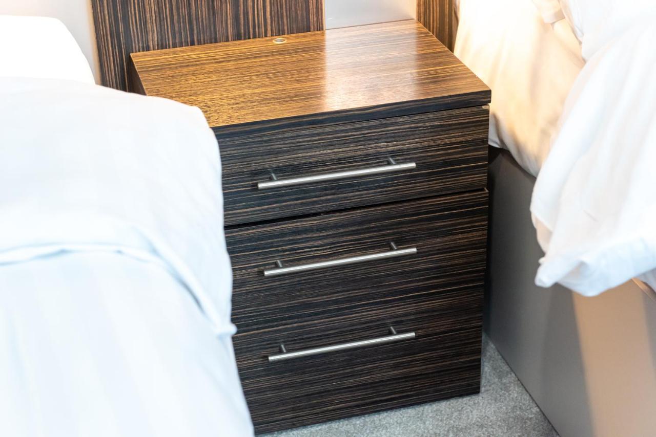 Uno Hotel Heathrow Windsor スラウ エクステリア 写真