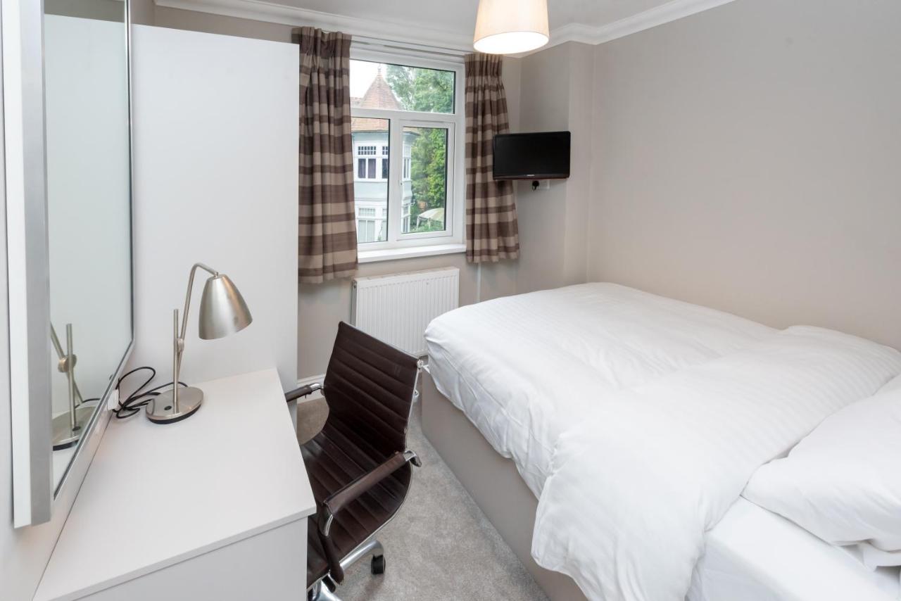 Uno Hotel Heathrow Windsor スラウ エクステリア 写真