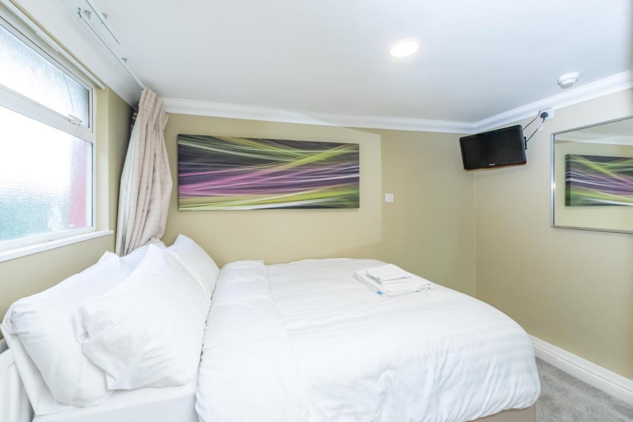 Uno Hotel Heathrow Windsor スラウ エクステリア 写真