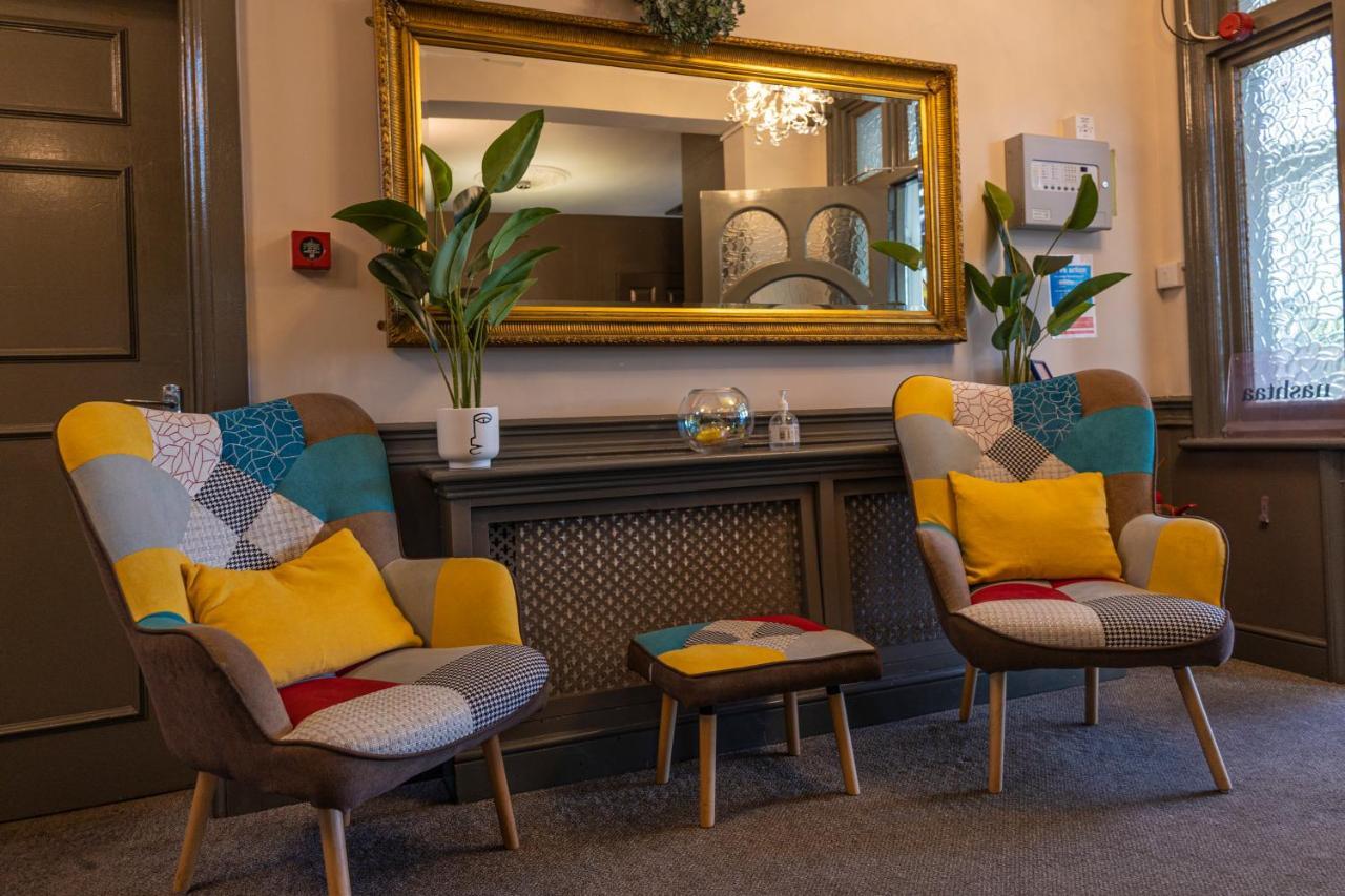 Uno Hotel Heathrow Windsor スラウ エクステリア 写真