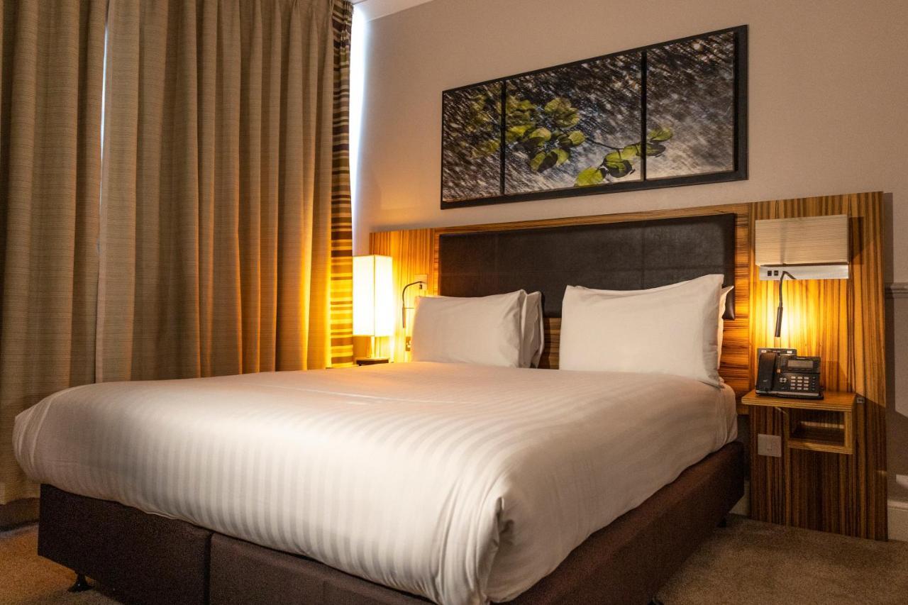 Uno Hotel Heathrow Windsor スラウ エクステリア 写真