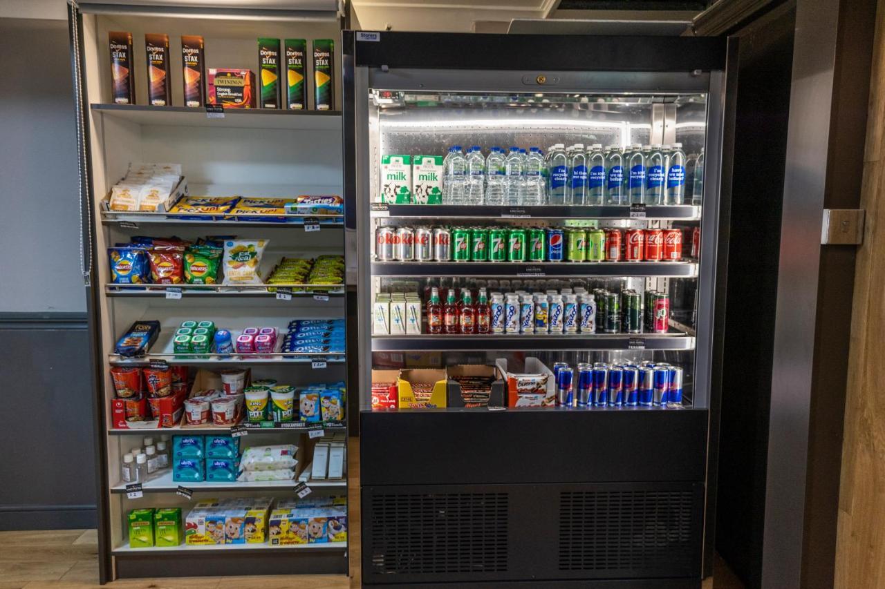 Uno Hotel Heathrow Windsor スラウ エクステリア 写真