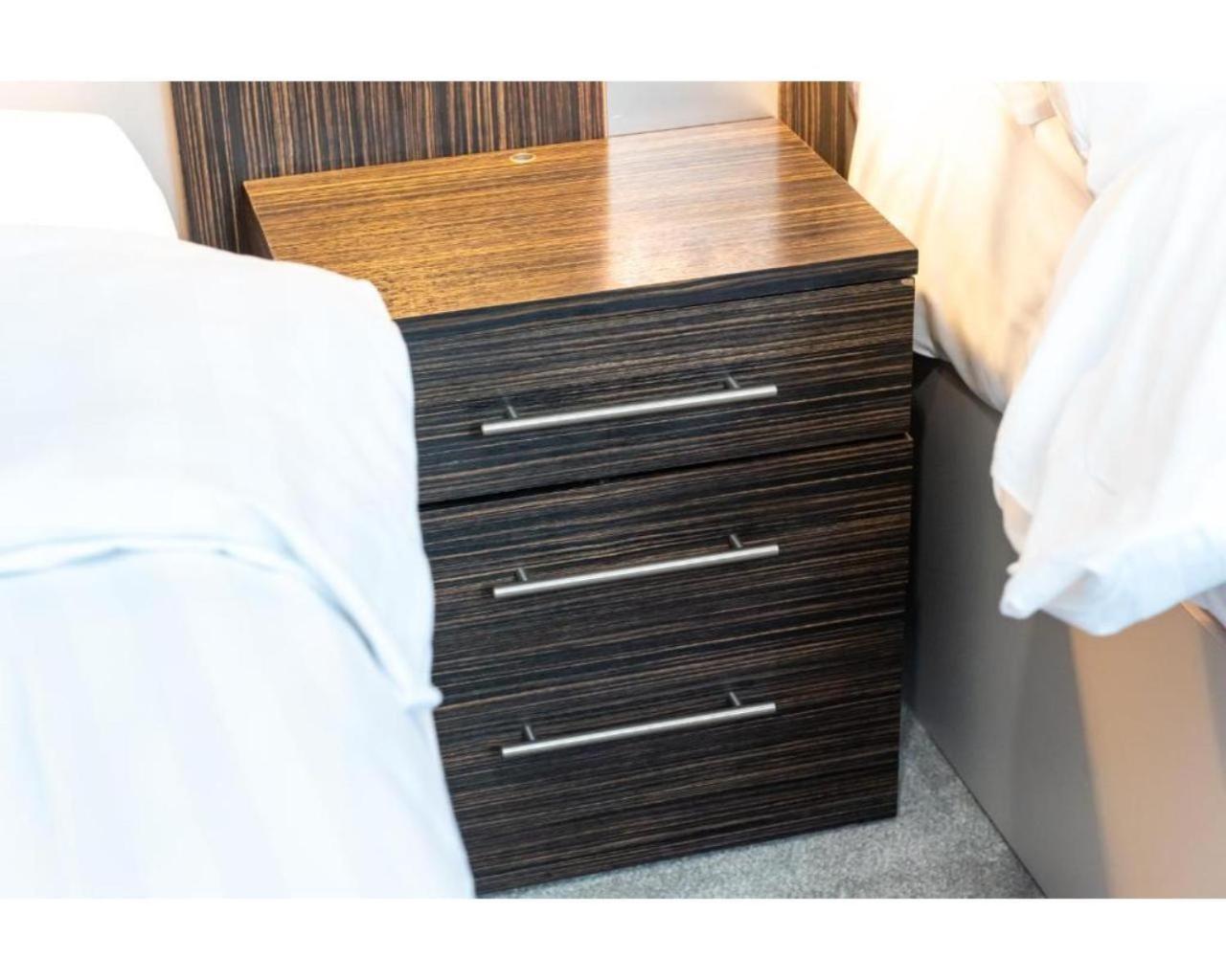 Uno Hotel Heathrow Windsor スラウ エクステリア 写真