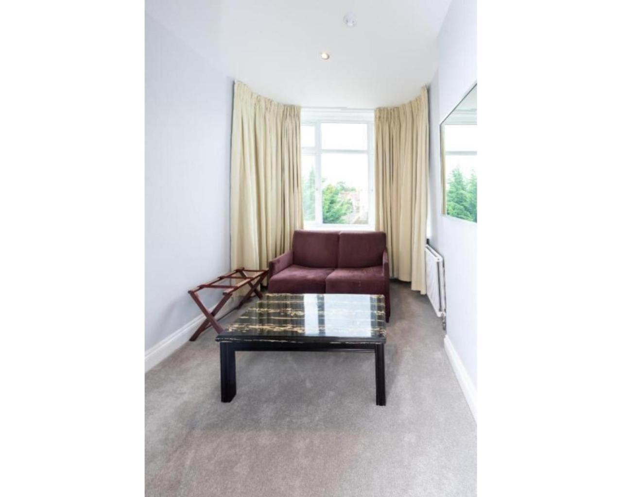 Uno Hotel Heathrow Windsor スラウ 部屋 写真