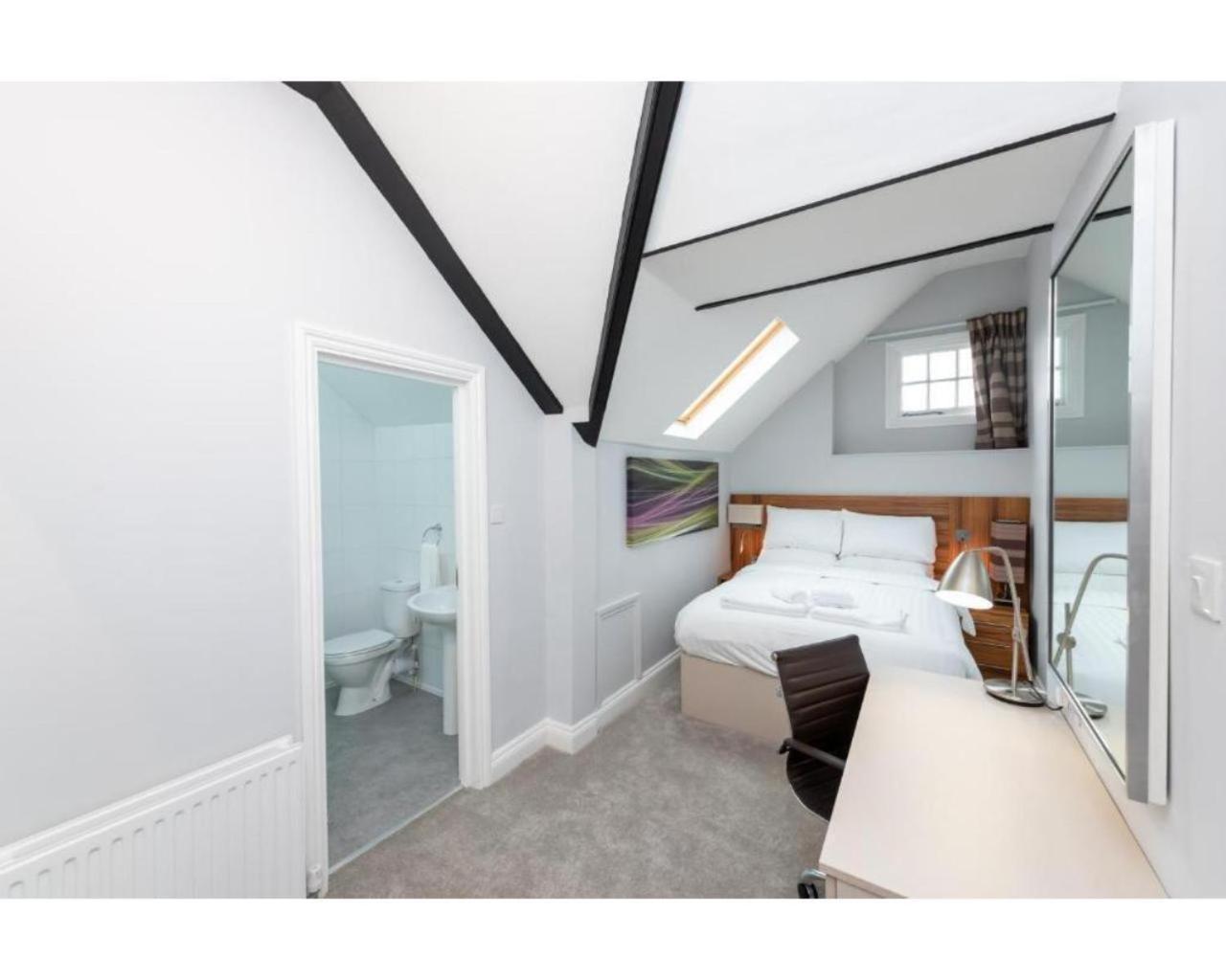 Uno Hotel Heathrow Windsor スラウ エクステリア 写真